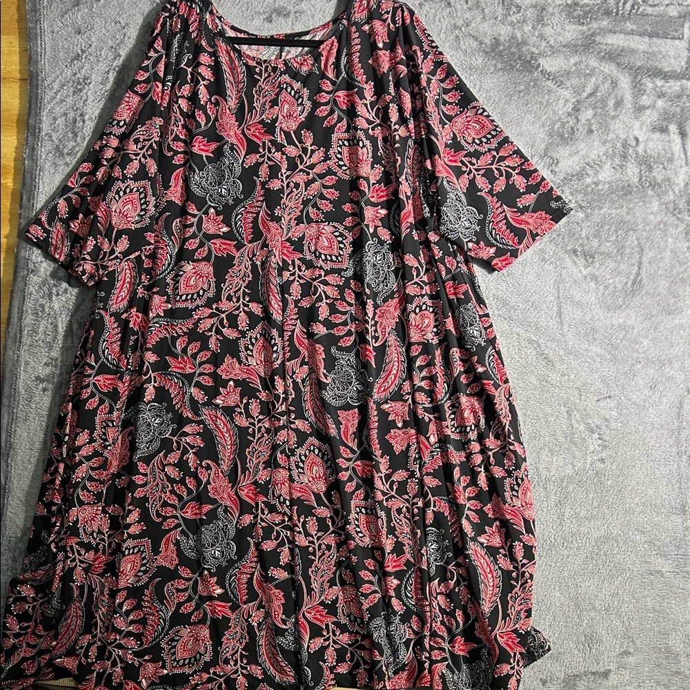 Floral Black and Red Women's Dress 29 inches pit the pit 40 inches long